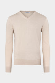 Vue sur fond blanc d'un Pull col V en beige en 100% laine d'Italie.