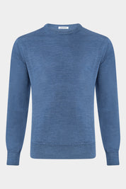 Découvrez le pull col rond en 100% laine mérinos qui vous suivra toutes les saisons. Il se porte aussi bien sur une chemise que sur un tee-shirt ou à même la peau. Les finitions en bord-côte aux poignets et à la taille, qui non seulement ajoutent une touche de style, mais assurent également un bon maintien et un ajustement confortable.

Ce pull peut être facilement associé à différents types de vêtements, comme des jeans, des chinos ou même des pantalons habillés, ce qui en fait un incontournable de la gard