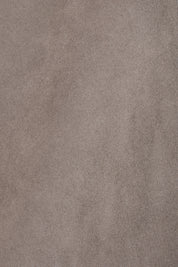 Vue sur matière du blouson en peau couleur anthracite