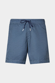 Vue sur fond d'un short de bain marine motif vague. Avec tissu à séchage rapide en 100% polyester.