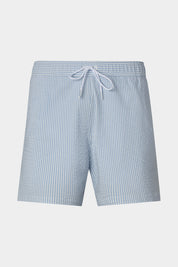 Vue sur fond blanc d'un short de bain ENFANT seersucker rayé. Avec tissu à séchage rapide en 100% polyester.