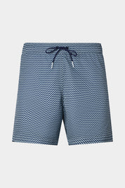 Vue sur fond d'un short de bain marine à motif blanc. Avec tissu à séchage rapide en 100% polyester.