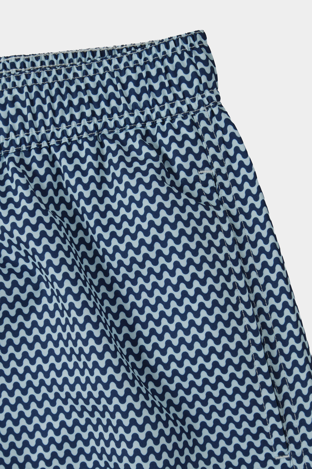 Short de bain marine à motif blanc