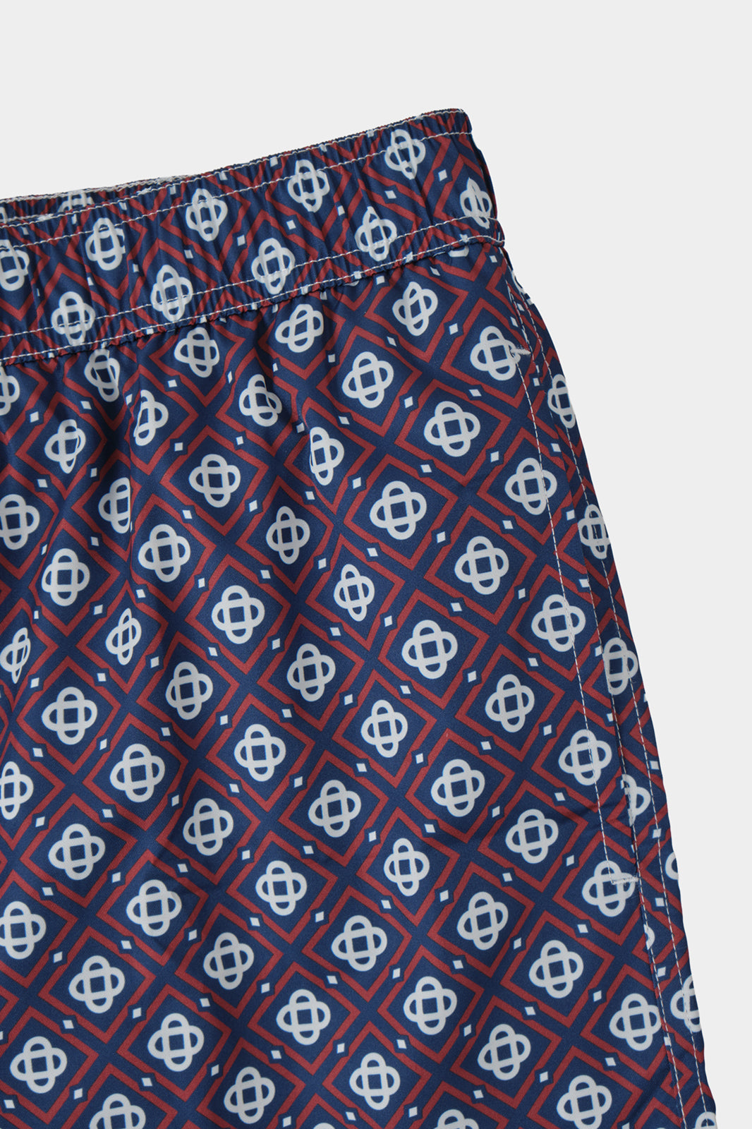 Short de bain marine à losange rouge