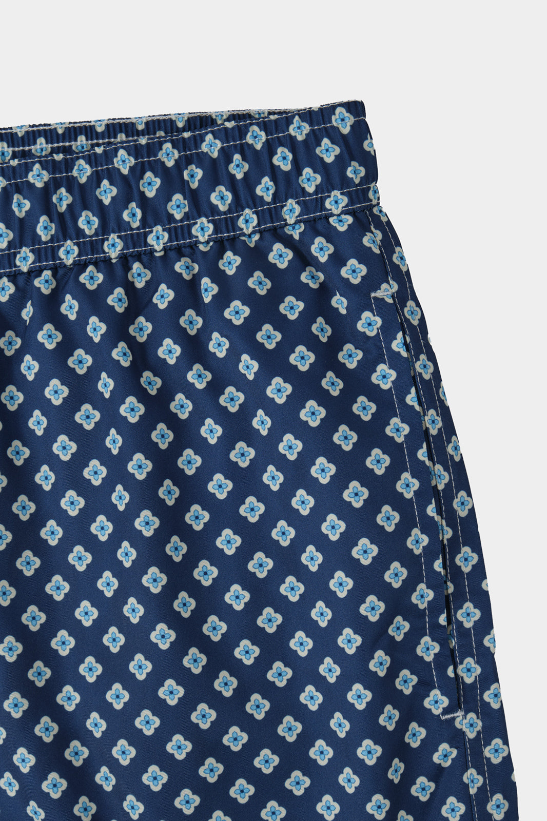 Short de bain marine à fleurs