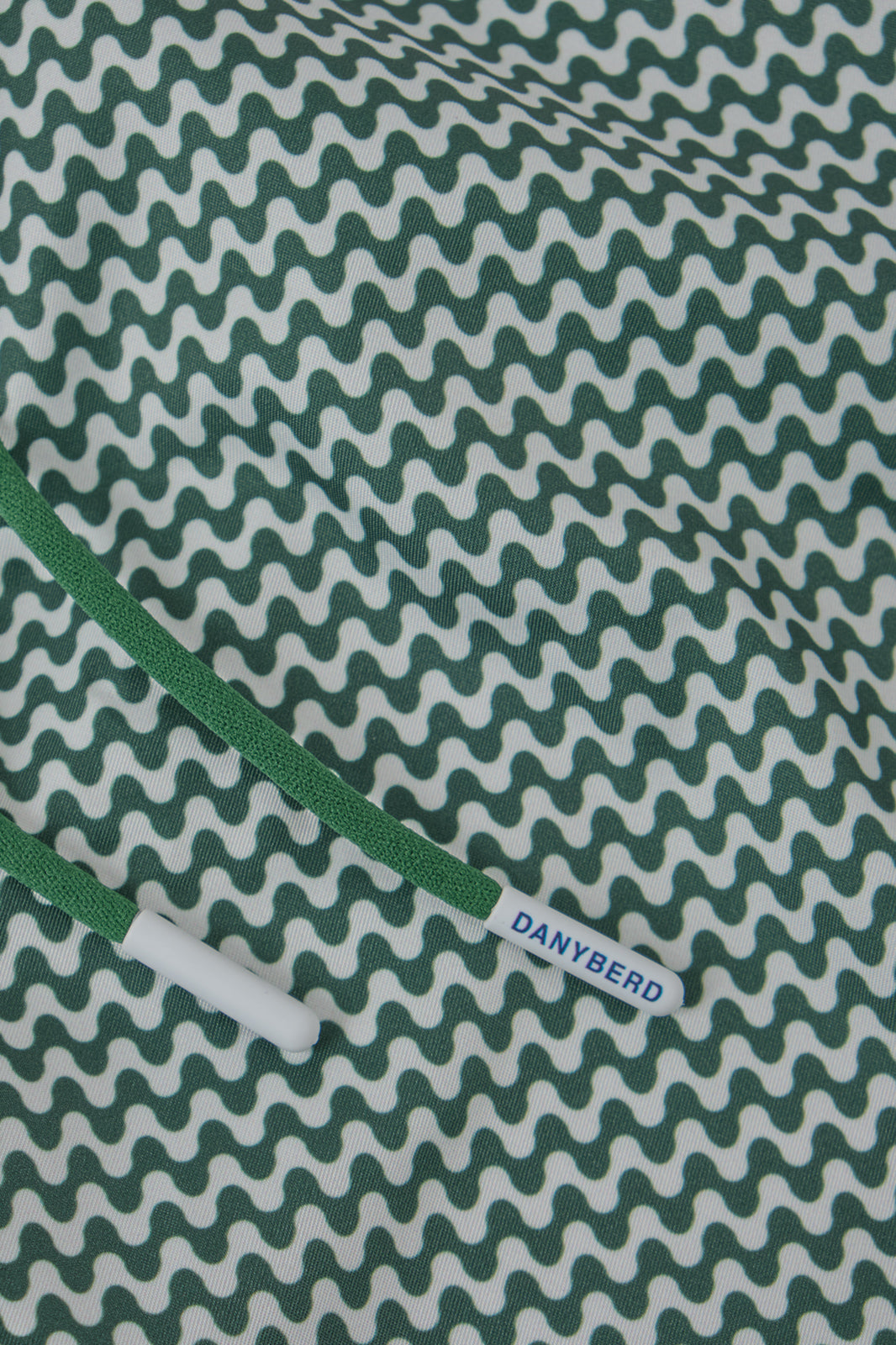 Short de bain kaki à motif vague