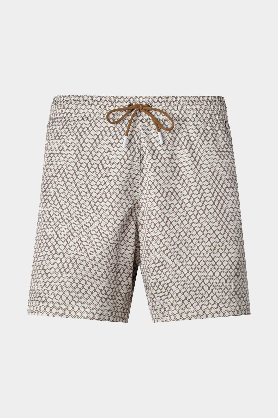 Vue sur fond blanc d'un short de bain couleur blanc à motif marron. Avec tissu à séchage rapide en 100% polyester.
