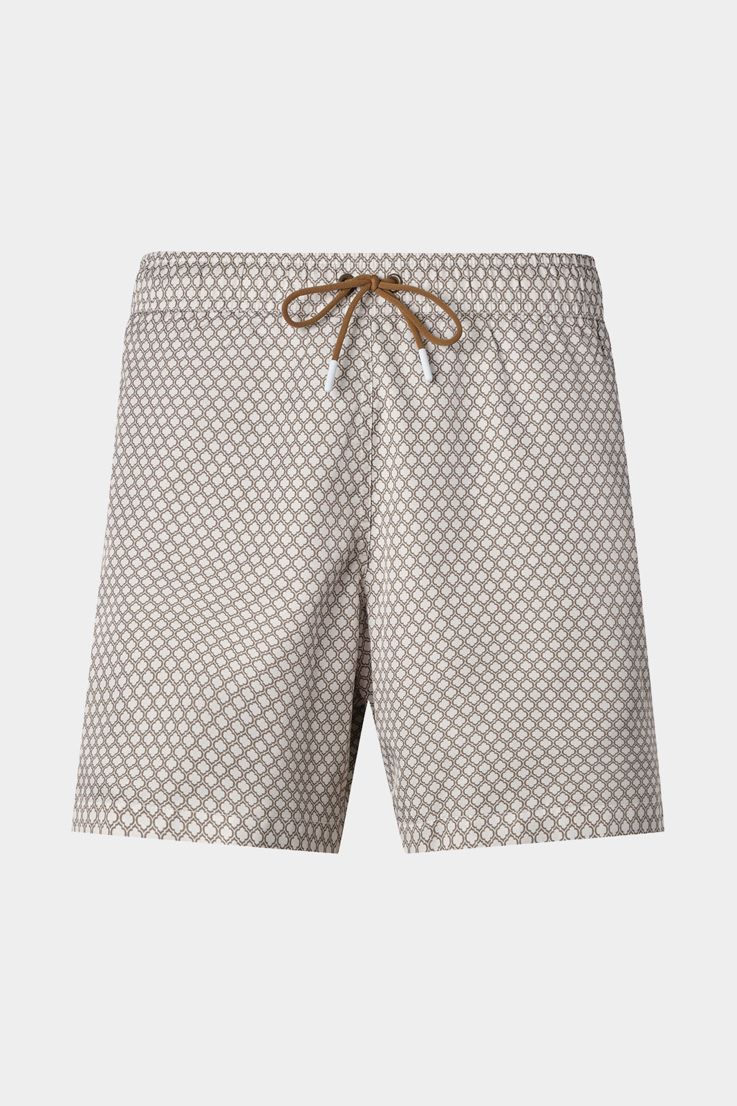 Vue sur fond blanc d'un short de bain couleur blanc à motif marron. Avec tissu à séchage rapide en 100% polyester.