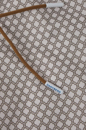 Short de bain blanc à motif marron