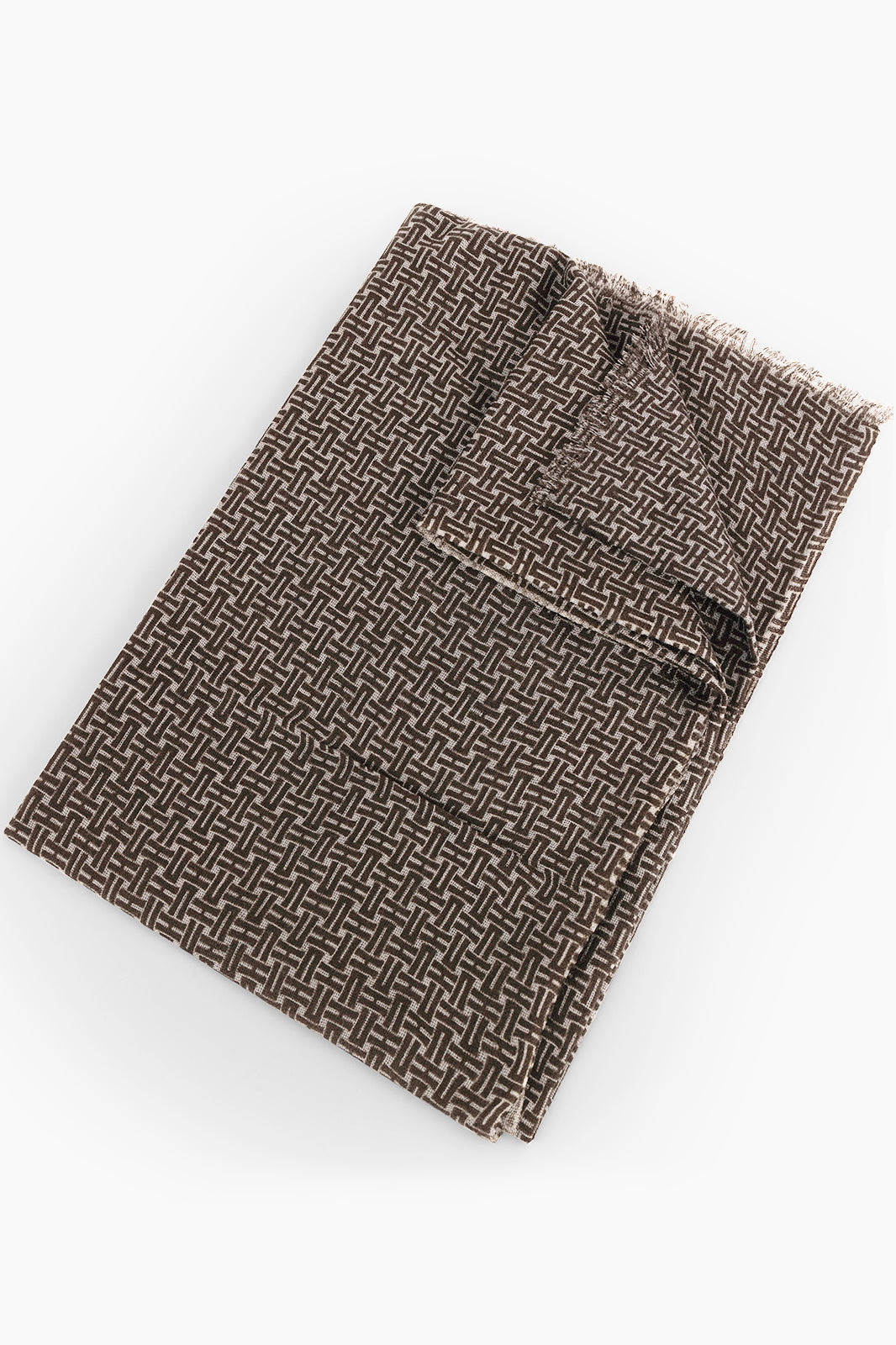 Écharpe chèche en laine avec un motif tressé dans les tons crème et noir. Son design élégant et raffiné en fait un accessoire parfait pour l'hiver, apportant à la fois chaleur et style.