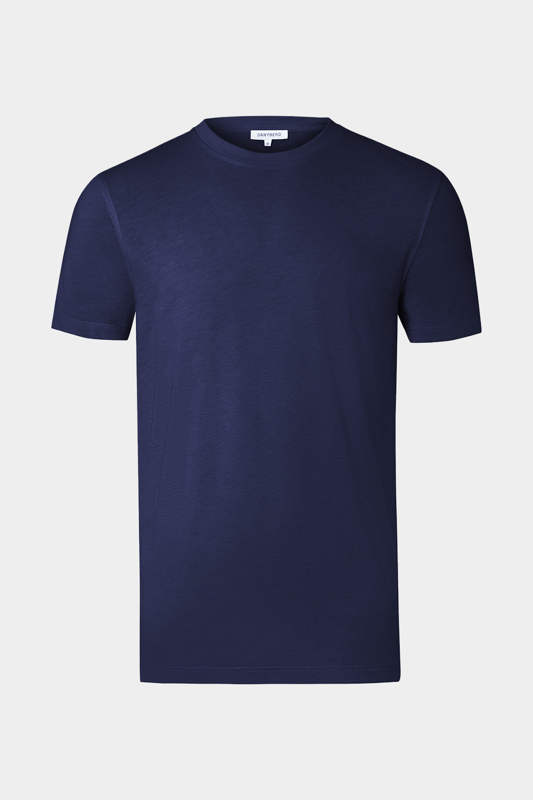 Vue sur fond blanc d'un T-Shirt Manche courte couleur marine.