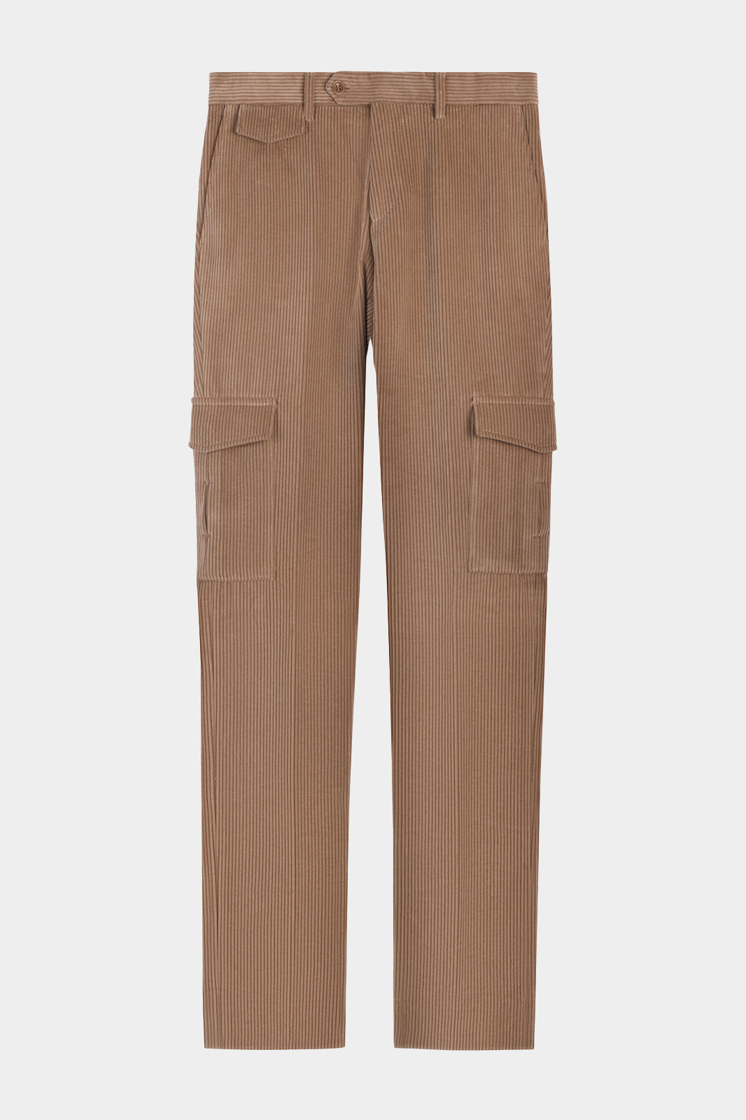 Vue sur fond blanc d'un pantalon cargo camel en velours côtelé.