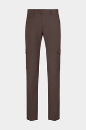 Vue sur fond blanc d'un pantalon cargo Donatela de couleur marron. Sur un tissu italien en 77% polyamide 23% élasthanne de chez Olmetex.