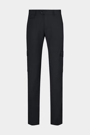 Vue sur fond blanc d'un pantalon cargo Donatela de couleur noir. Sur un tissu italien en 77% polyamide 23% élasthanne de chez Olmetex.