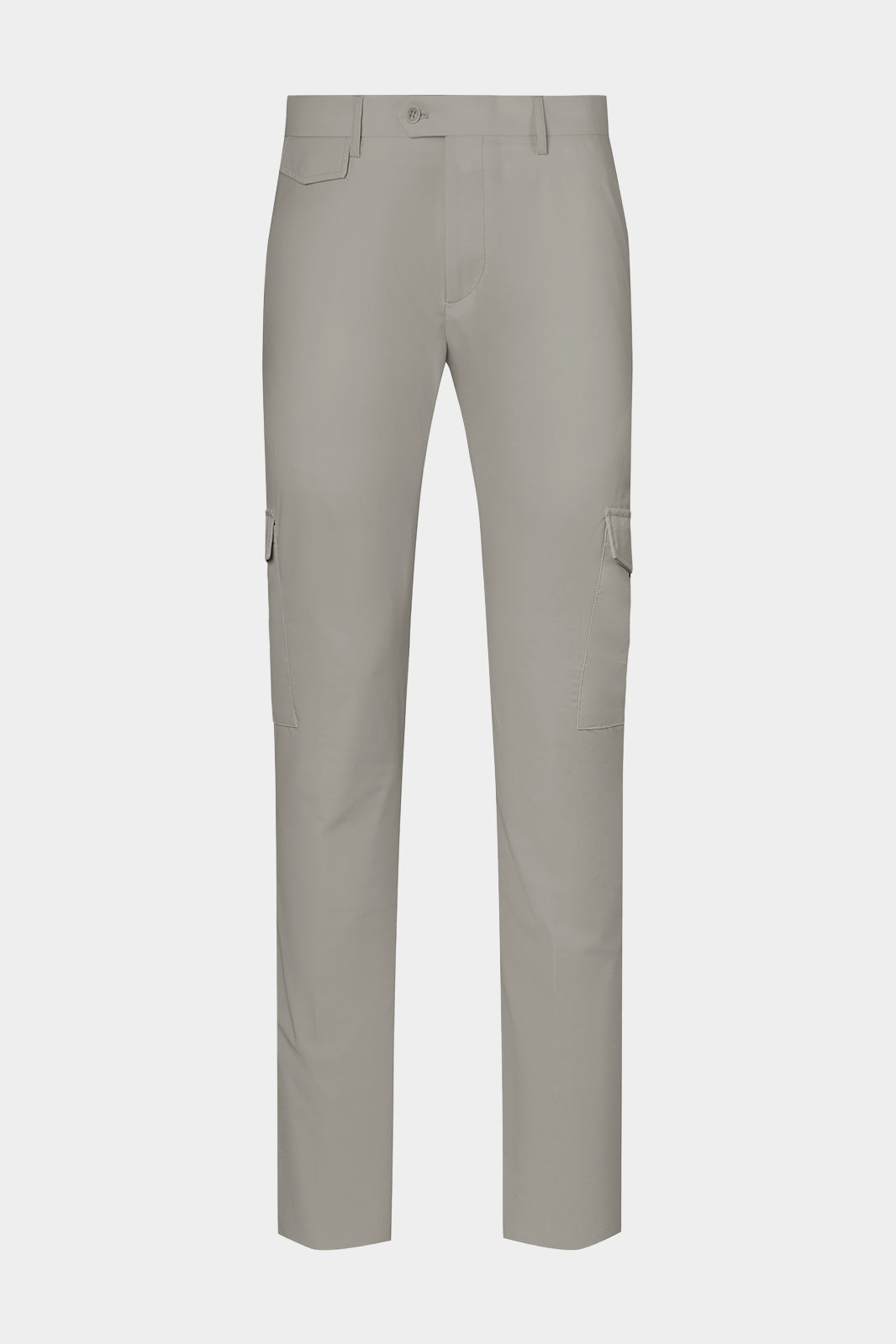 Vue sur fond blanc d'un pantalon cargo Donatela de couleur gris clair. Sur un tissu italien en 77% polyamide 23% élasthanne de chez Olmetex.