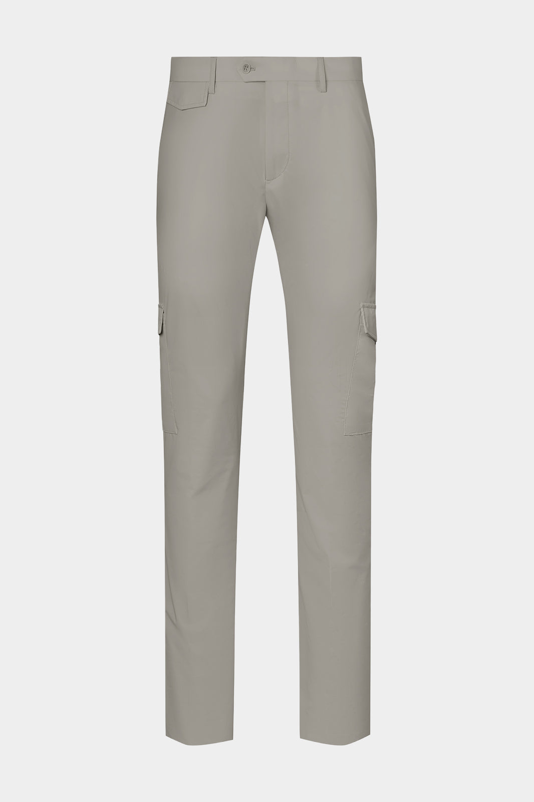 Vue sur fond blanc d'un pantalon cargo Donatela de couleur gris clair. Sur un tissu italien en 77% polyamide 23% élasthanne de chez Olmetex.