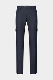 Vue sur fond blanc d'un pantalon cargo couleur Marine. Tissu en 75% coton 25% lin de chez LeoMaster.