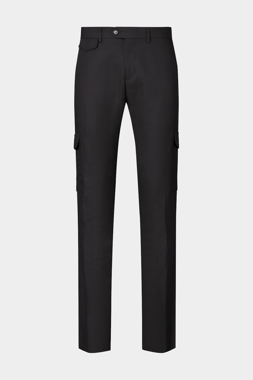 Vue sur fond blanc d'un pantalon cargo couleur Noir. Tissu en 75% coton 25% lin de chez LeoMaster.