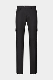 Vue sur fond blanc d'un pantalon cargo couleur Noir. Tissu en 75% coton 25% lin de chez LeoMaster.