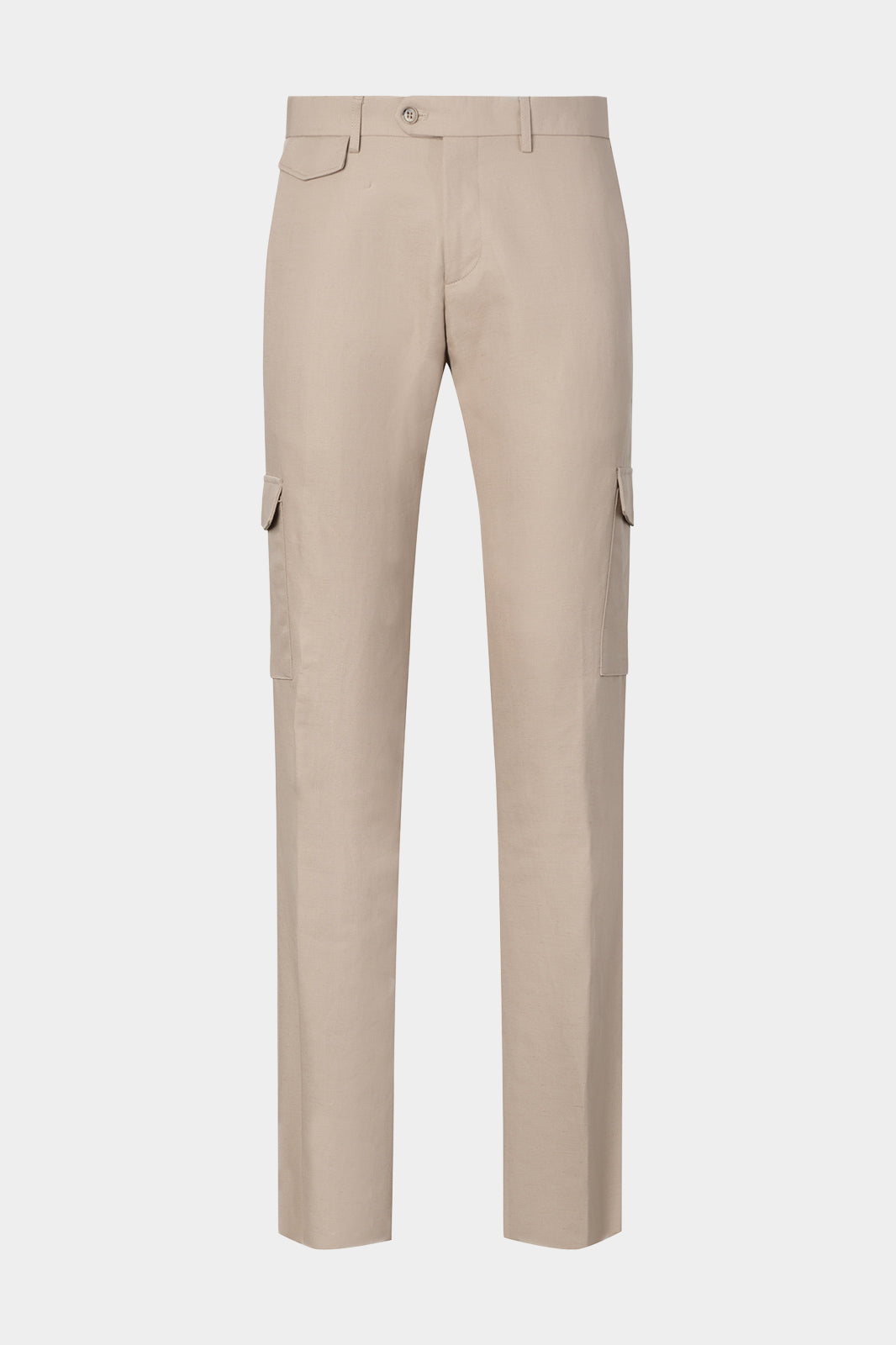 Vue sur fond blanc d'un pantalon cargo couleur Beige. Tissu en 75% coton 25% lin de chez LeoMaster.