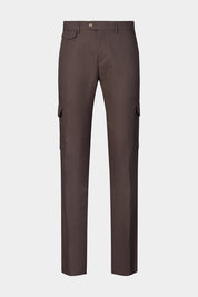 Vue sur fond blanc d'un pantalon cargo couleur Marron. Tissu en 75% coton 25% lin de chez LeoMaster.