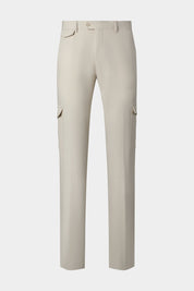 Vue sur fond blanc d'un pantalon cargo Bon couleur beige. En 83% Polyamide et 17% élasthanne sur un tissu de chez Olmetex.