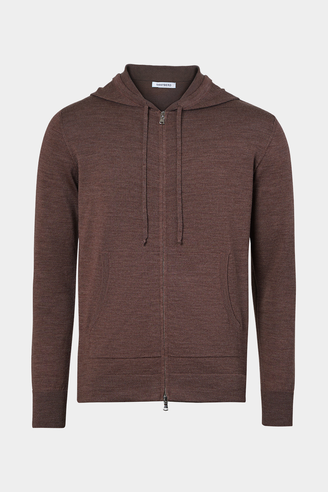 Vue sur fond blanc d'un gilet zippé à capuche en laine en marron