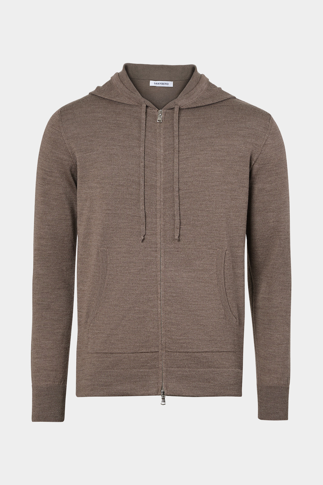 Vue sur fond blanc d'un gilet zippé à capuche en laine en taupe