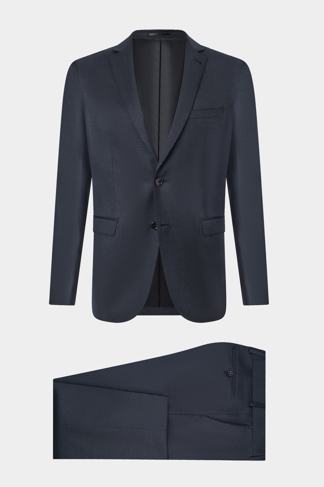 Découvrez notre costume coupe cintrée een 100% laine de chez Vitale Barberis Canonico. Il est composé d'une veste revers fin à 2 boutons avec épaulette et doublée avec les poches à rabat sur le devant, et d'un pantalon à coupe traditionnelle. Il est essentiel à votre garde, idéal par sa simplicité et fonctionnel par sa coupe.