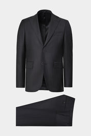 Vue sur fond blanc d'un costume gris à rayures fondues de chez Ermenegildo Zegna en tissu 100% laine.