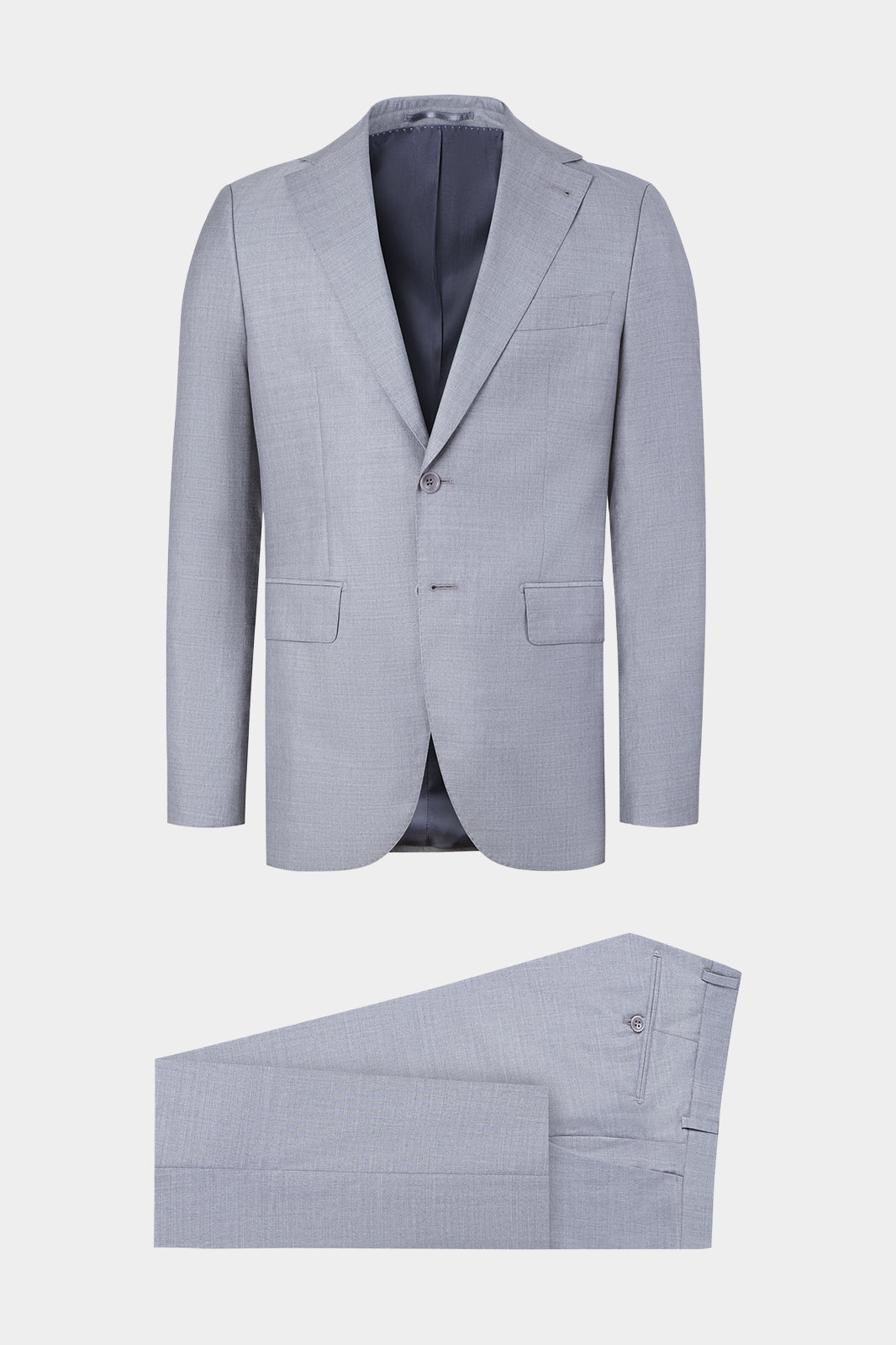 Vue sur fond blanc d'un costume revers large en gris clair sur un tissu de chez E.thomas