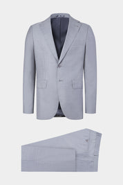 Vue sur fond blanc d'un costume revers large en gris clair sur un tissu de chez E.thomas