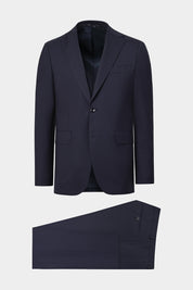 Vue sur fond blanc d'un costume deux pièces bleu marine en laine stretch Reda Flexo, veste cintrée 2 boutons et pantalon assorti. Sur un tissu italien en 95% laine et 5% élasthanne.