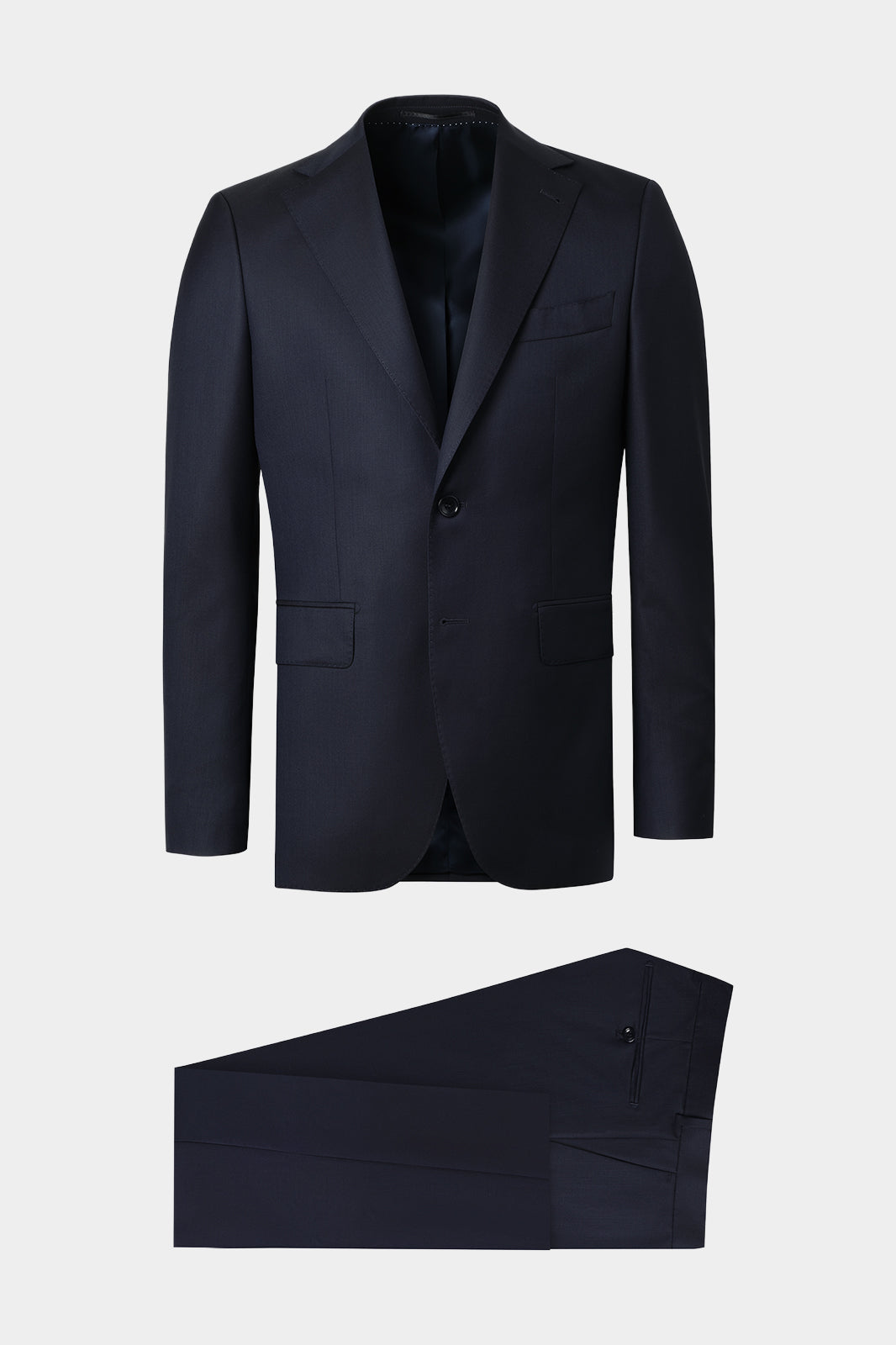 Vue sur fond blanc d'un costume en laine en marine.