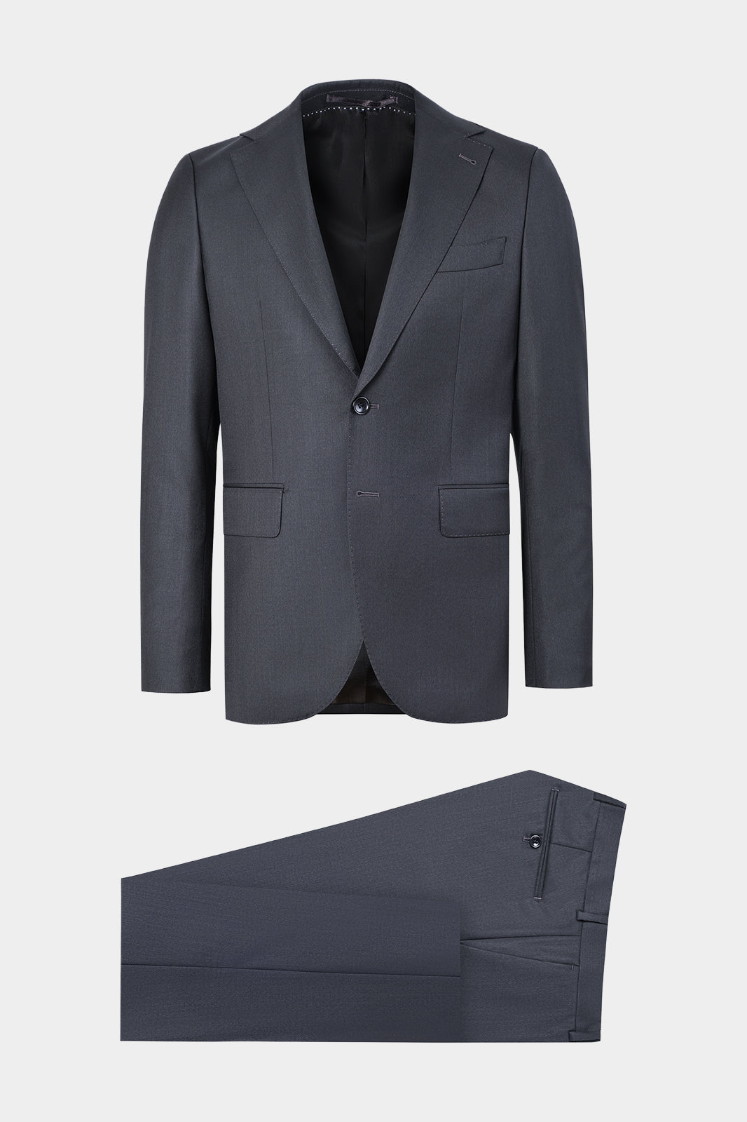 Vue sur fond blanc d'un costume revers large en vert foncé