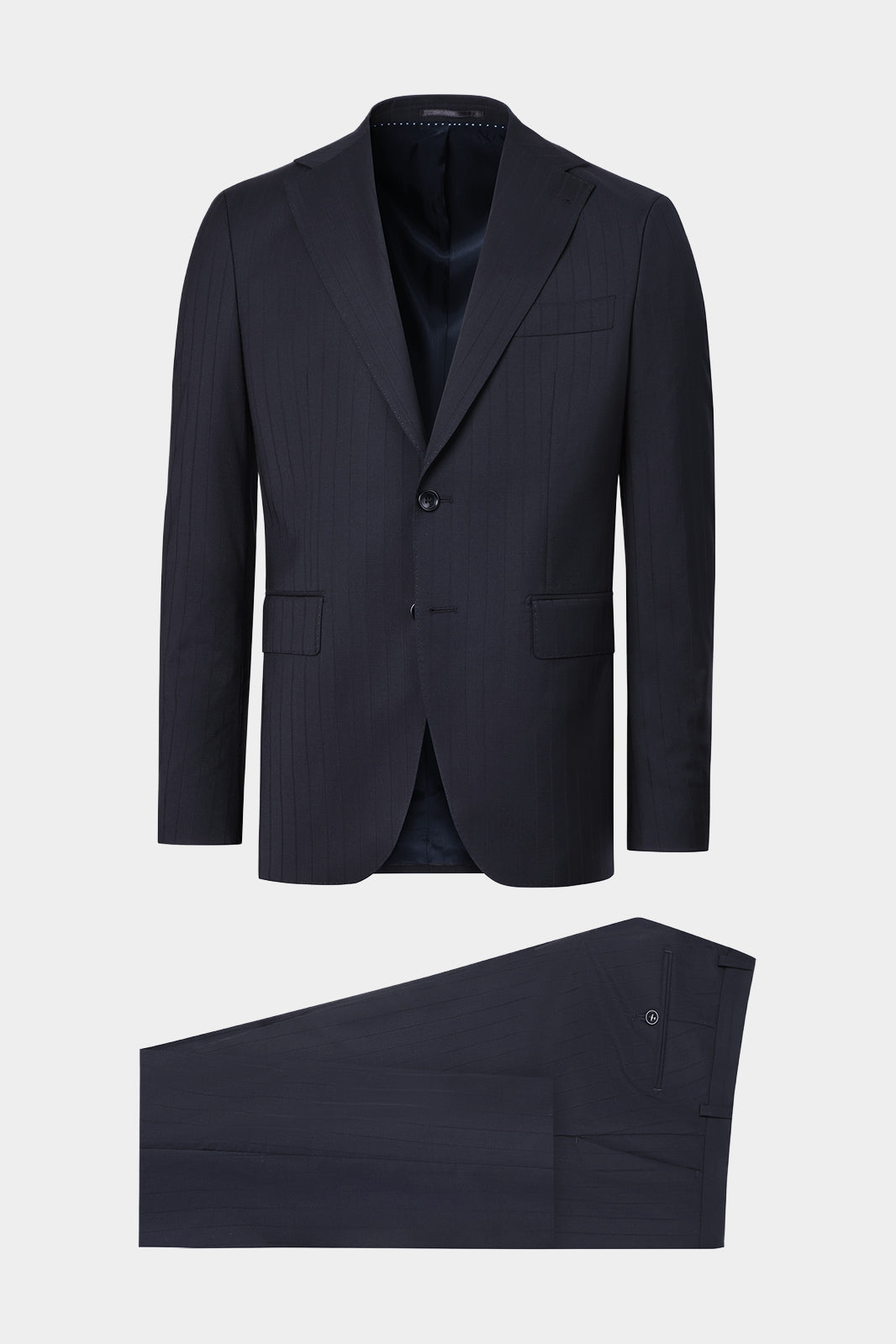 Vue sur fond blanc d'un costume à rayures fondues couleur Marine. En 98.5% laine vierge et 1.5% élasthanne  de chez Comero.