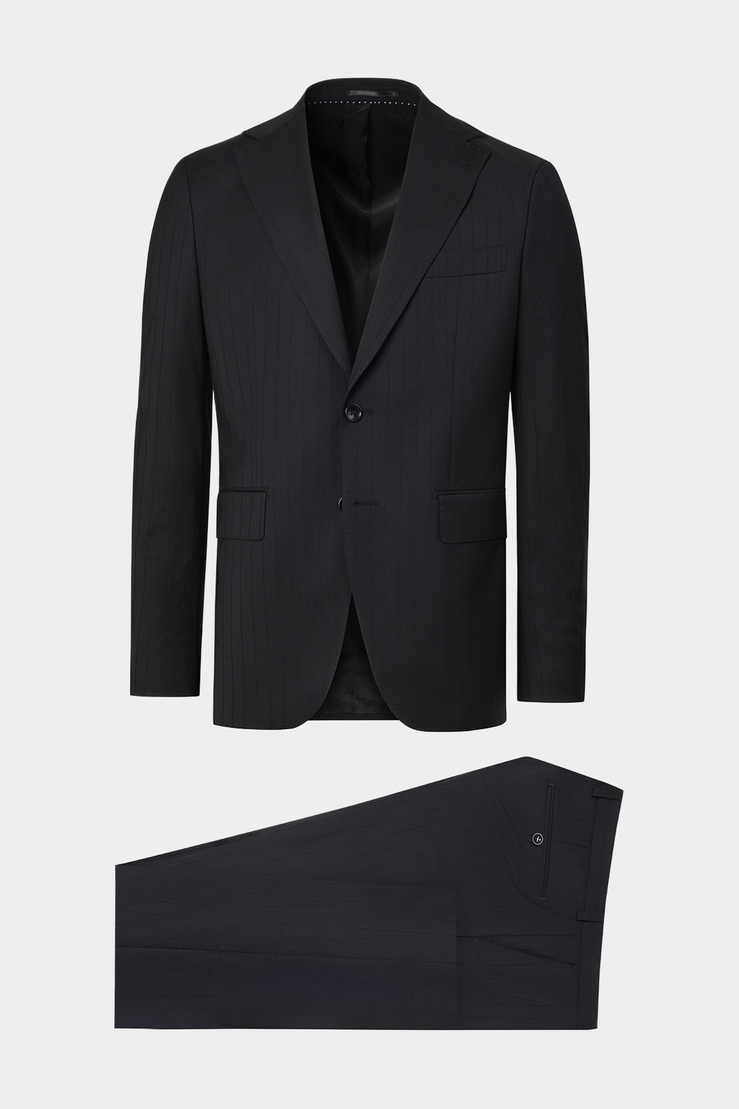 Vue sur fond blanc d'un costume à rayures fondues couleur noir. En 98.5% laine vierge et 1.5% élasthanne  de chez Comero.