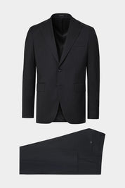 Vue sur fond blanc d'un costume à rayures fondues couleur noir. En 98.5% laine vierge et 1.5% élasthanne  de chez Comero.