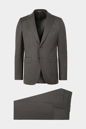 Vue sur fond blanc d'un costume avec pantalon patte de serrage de couleur vert foncé avec une trame chevron sur un tissu italien 100% laine vierge de chez Reda.