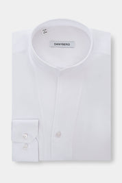 Vue sur fond blanc d'une chemise col indien ou col tulipe non-cintré en coton stretch.