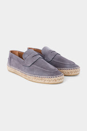 Photo d'espadrille dotées d'une semelle en corde. Leur bout arrondi et leur style original en font un intemporel à porter avec tout. 