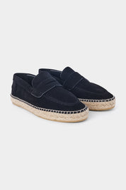 Photo d'espadrille dotées d'une semelle en corde. Leur bout arrondi et leur style original en font un intemporel à porter avec tout. 