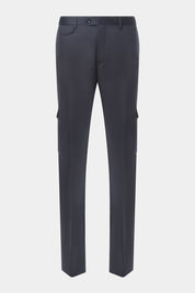 Vue sur fond blanc d'un pantalon en laine stretch marine en coupe cargo.